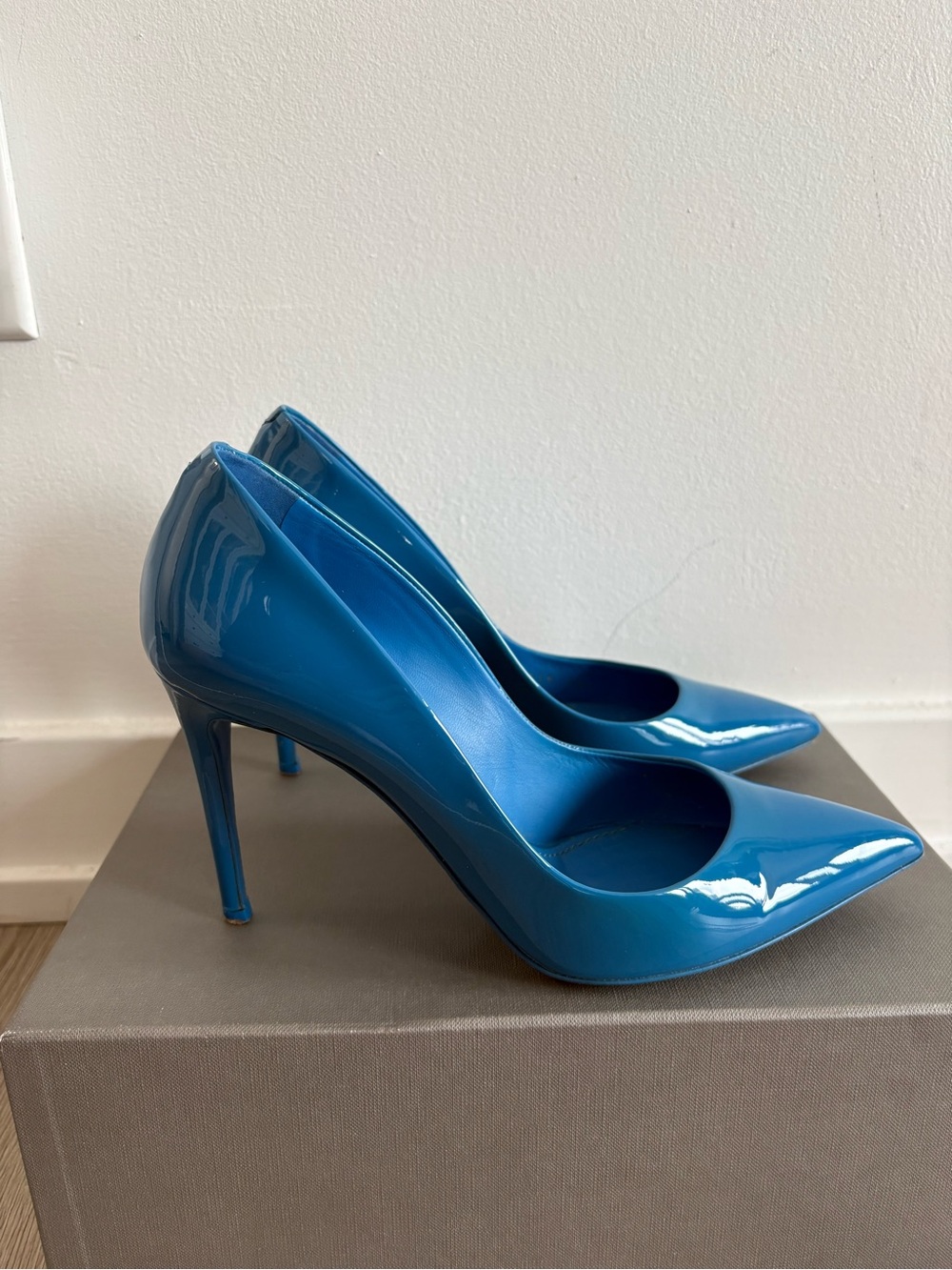 Dolce & Gabbana Classic Pointed-Toe Patent Pump in Blue